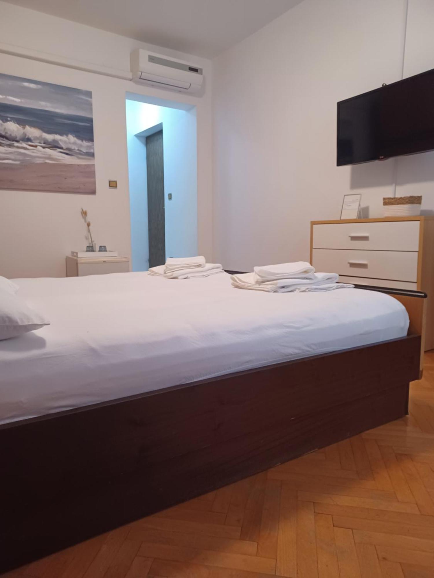 Apartments Emilija Makarská Pokoj fotografie